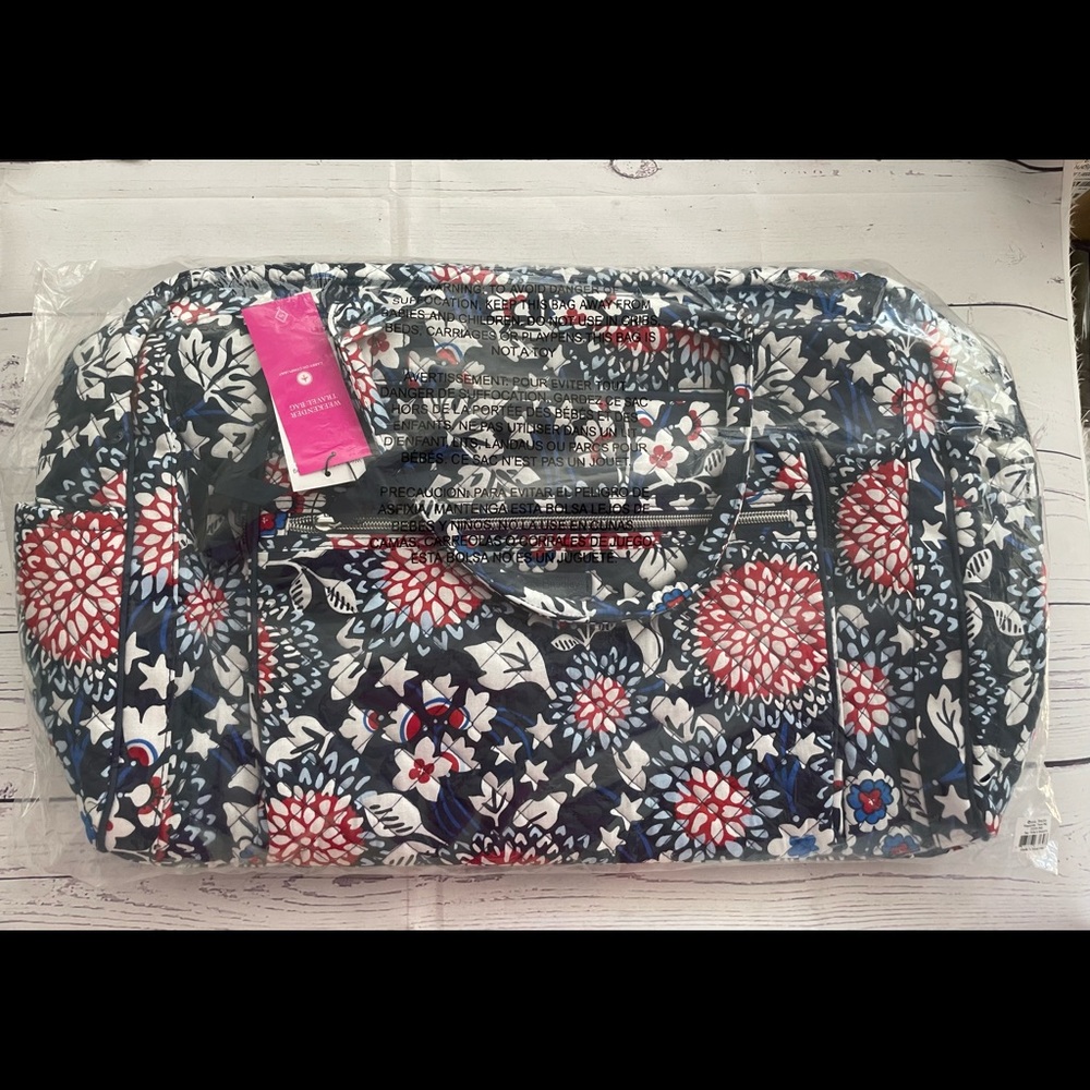 Vera Bradley Weekender Travel Bag Red White Blossoms Blue Carry On NEW - Picture 5 of 5